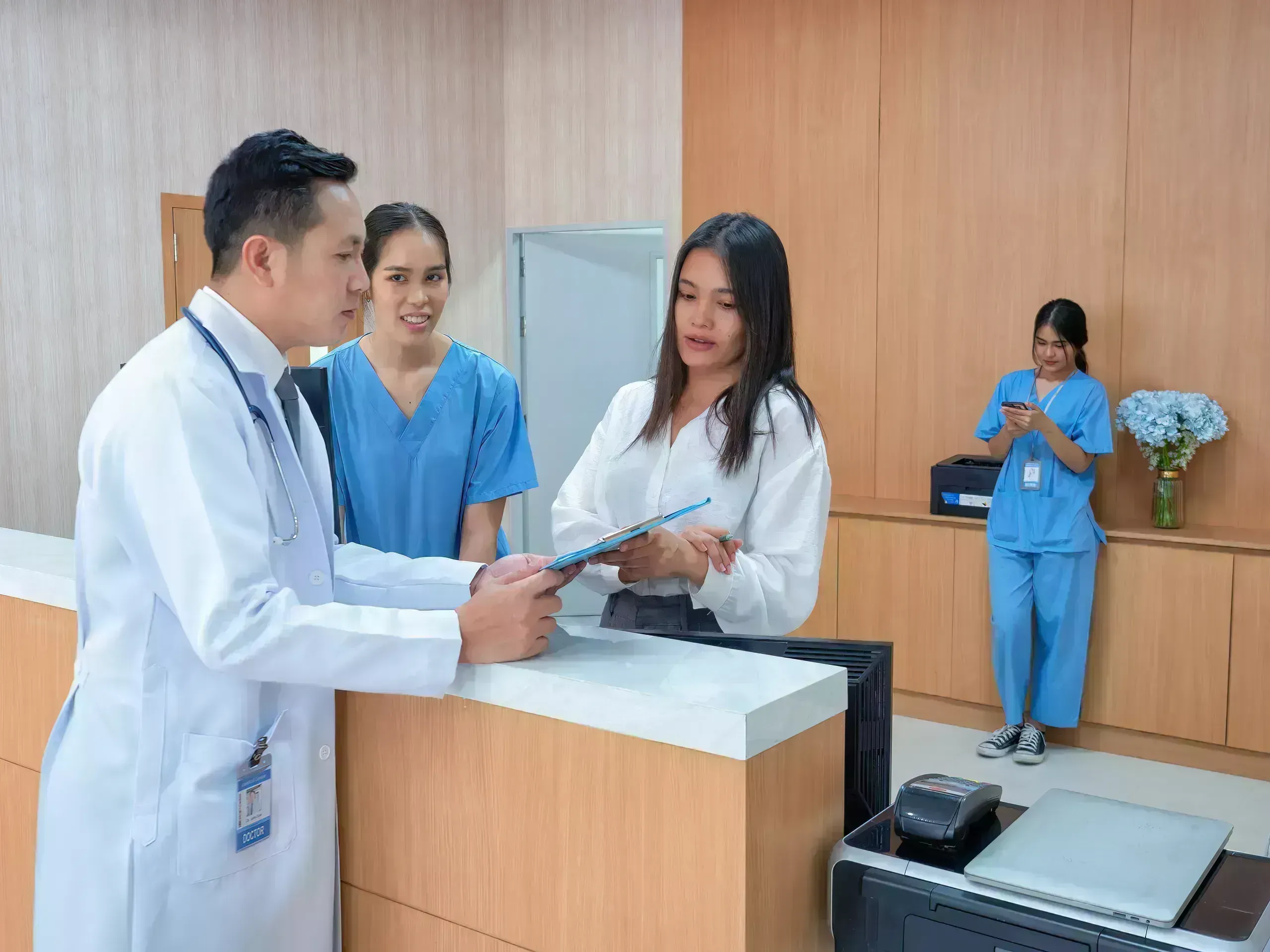 Healthcare clinic using Shop Savvy POS with integrated drug databases, clinical terminology, and EHR interoperability